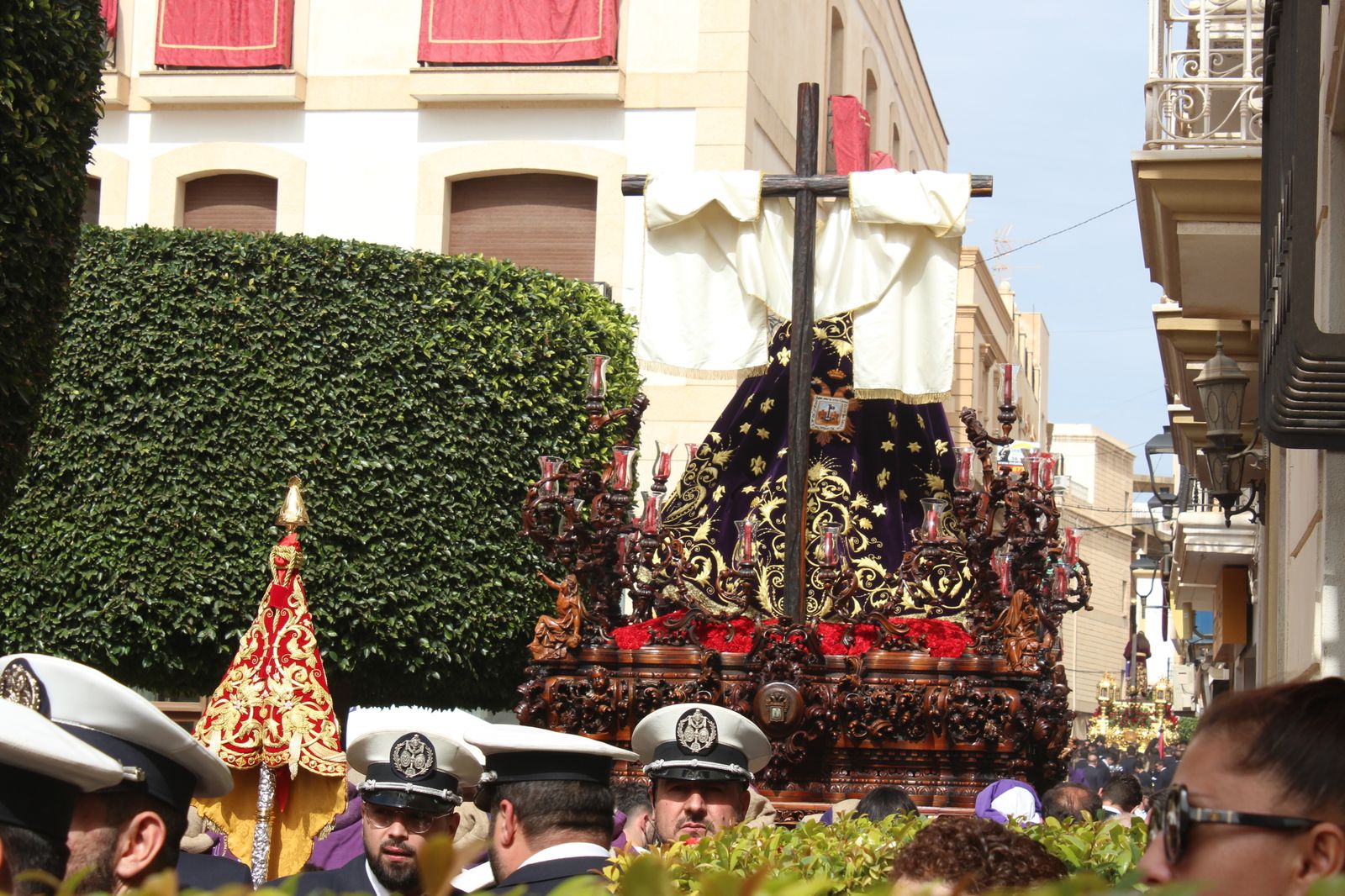 Procesión de la Hermandad de Jesús en Vera, en imágenes