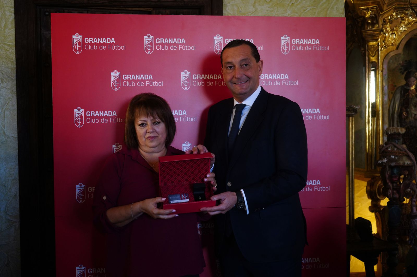 Las mejores imágenes del acto a los abonados del Granada CF con 25 y 50 años de antigüedad