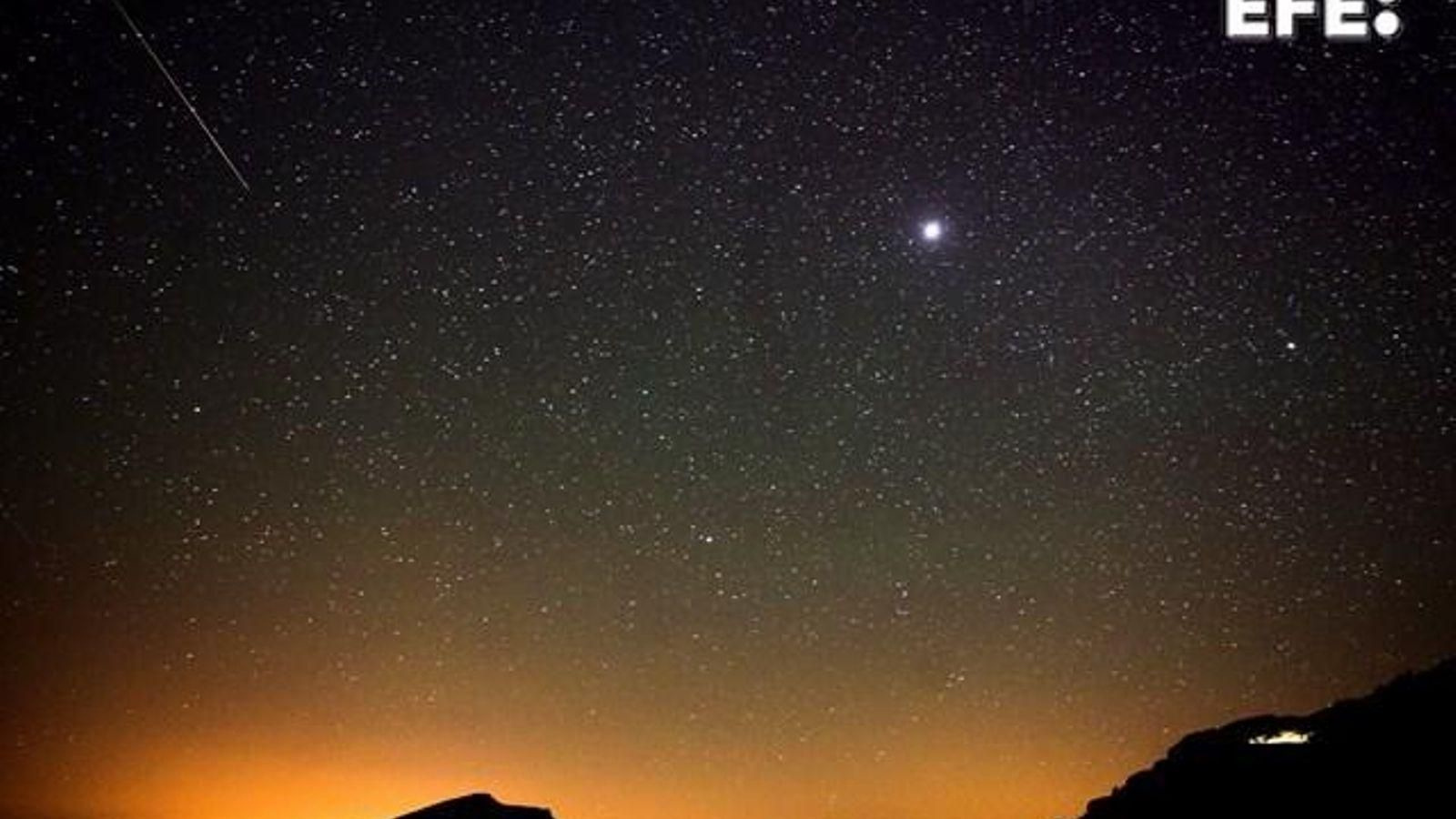 Una bola de fuego sobrevolando la península