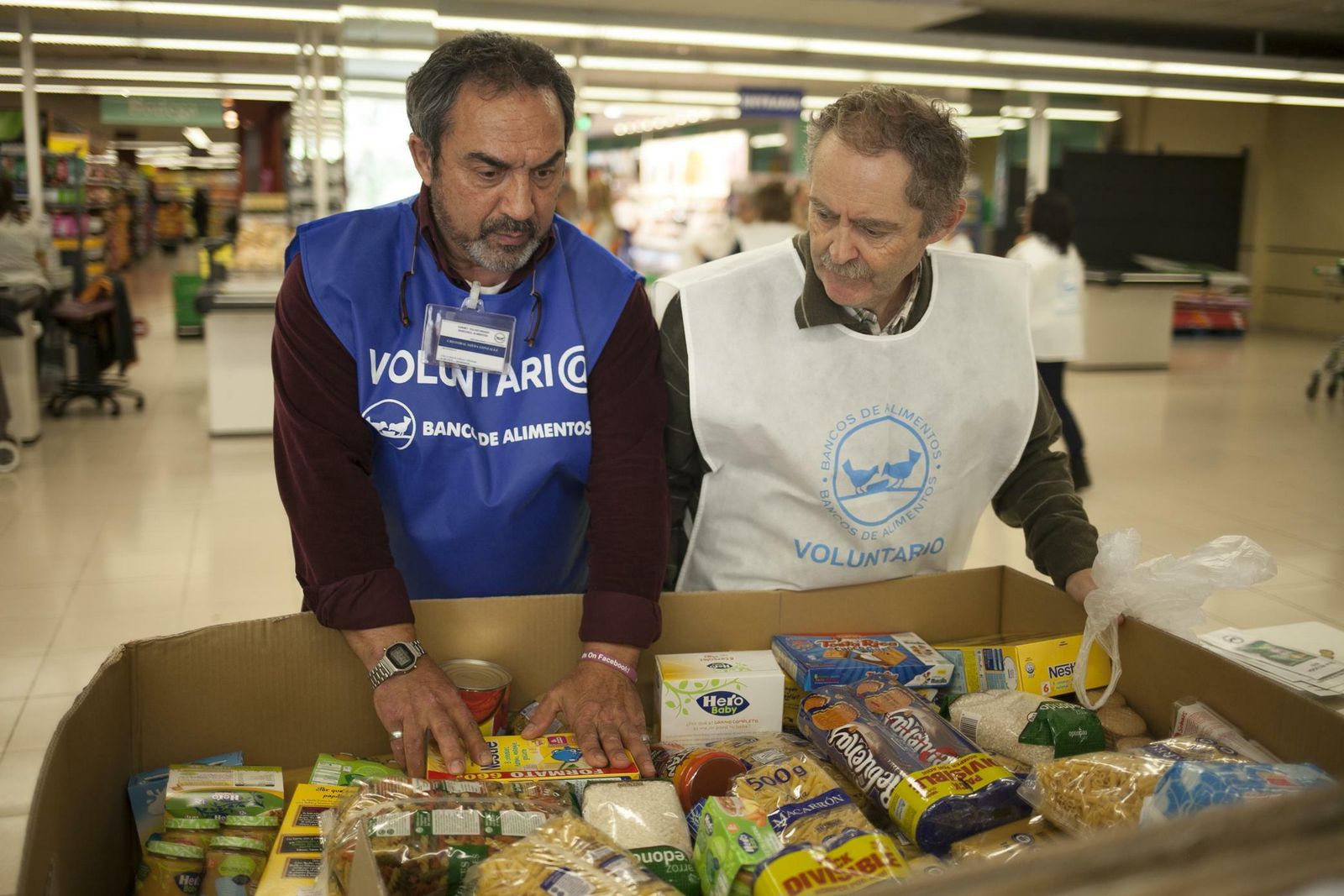 Voluntarios en una campaña anterior de recogida de alimentos