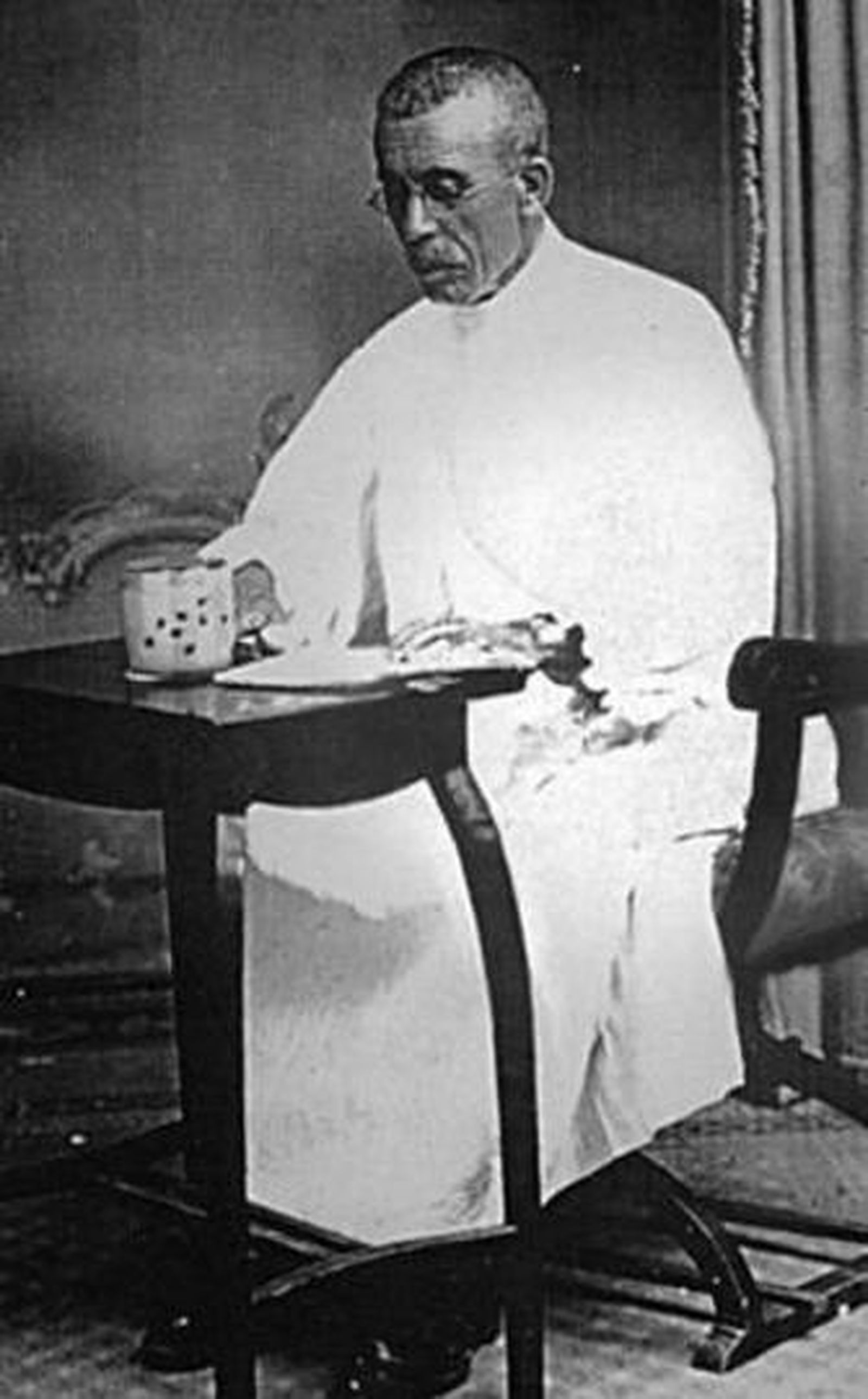 Un Santo de bata blanca