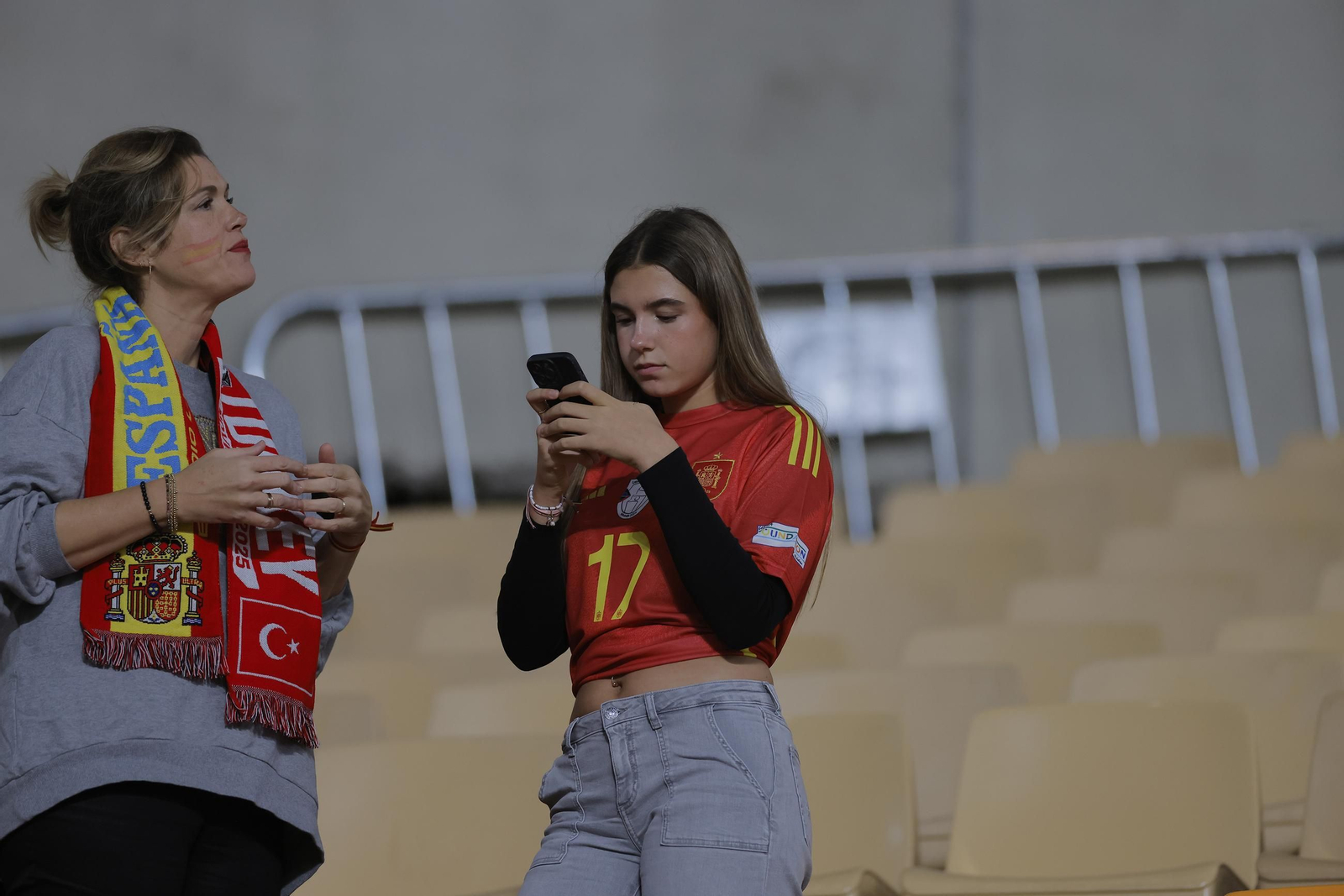 Búscate en las fotos del España - Turquia