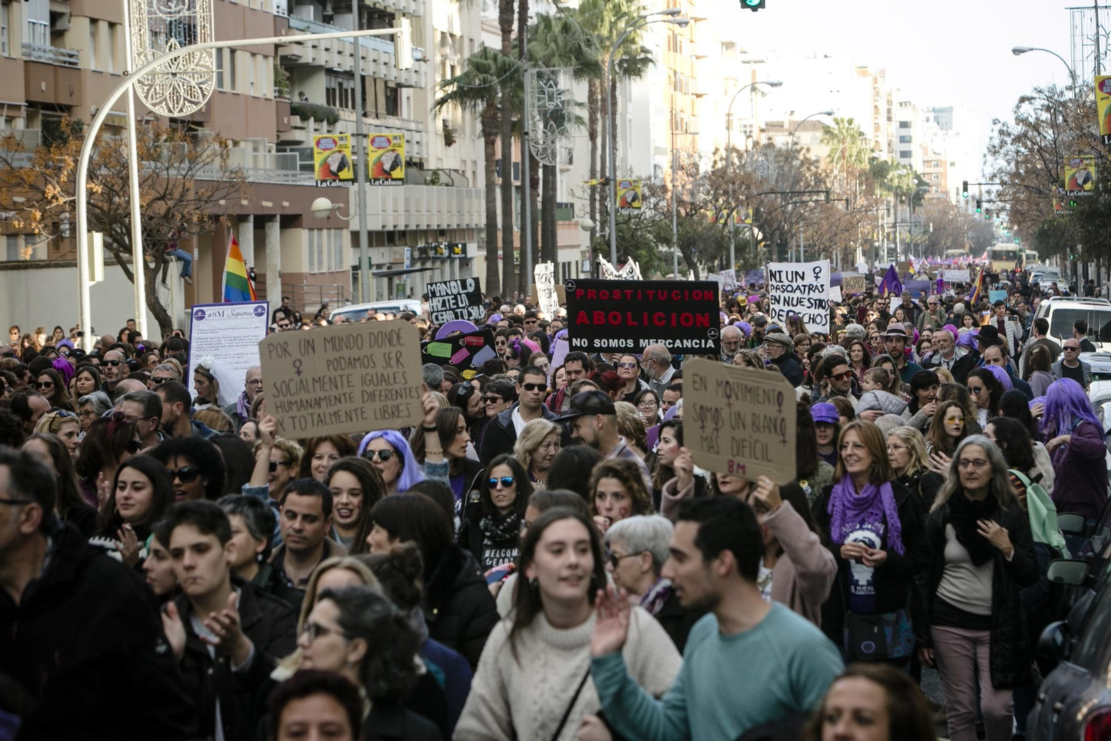 Miles de personas acudieron a  la gran manifestación del 8-M