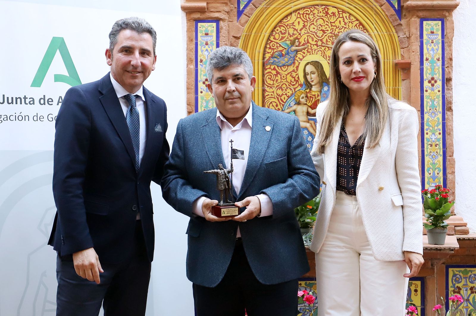 Imágenes del homenaje a 16 peñas taurinas de Huelva