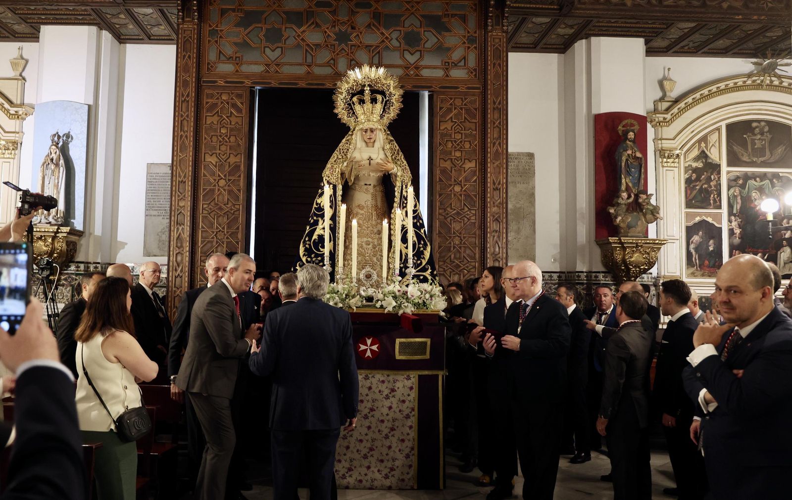 Traslado de la Virgen de la Amargura de Santa Ángela de la Cruz a San Pedro