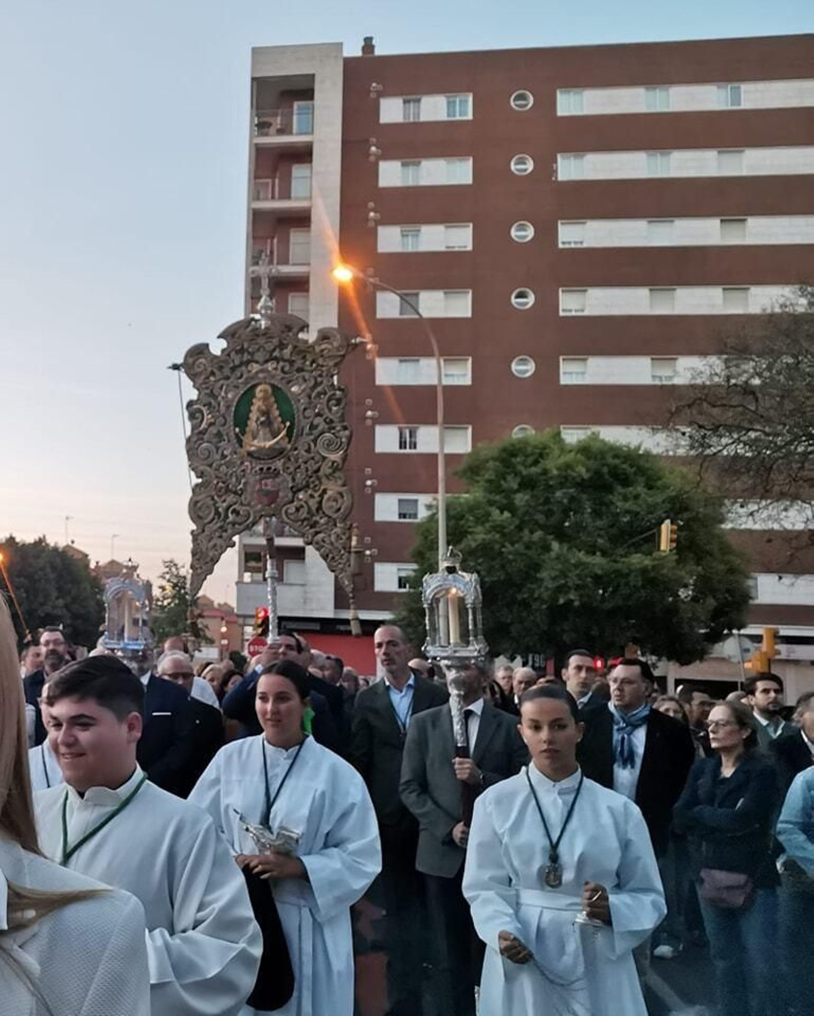 El Rosario de la Aurora de la Hermandad de Huelva, en imágenes