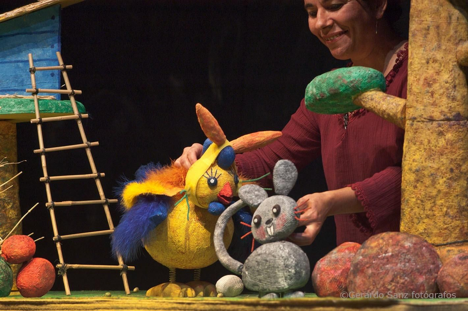 Interpretación de 'La gallina  Churra  de la compañía jerezana 'La Gotera de Lazotea'.