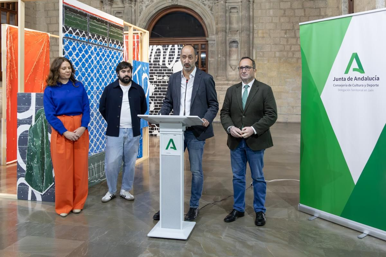 Inauguración de la exposición 'Sombras de bestias y coches'