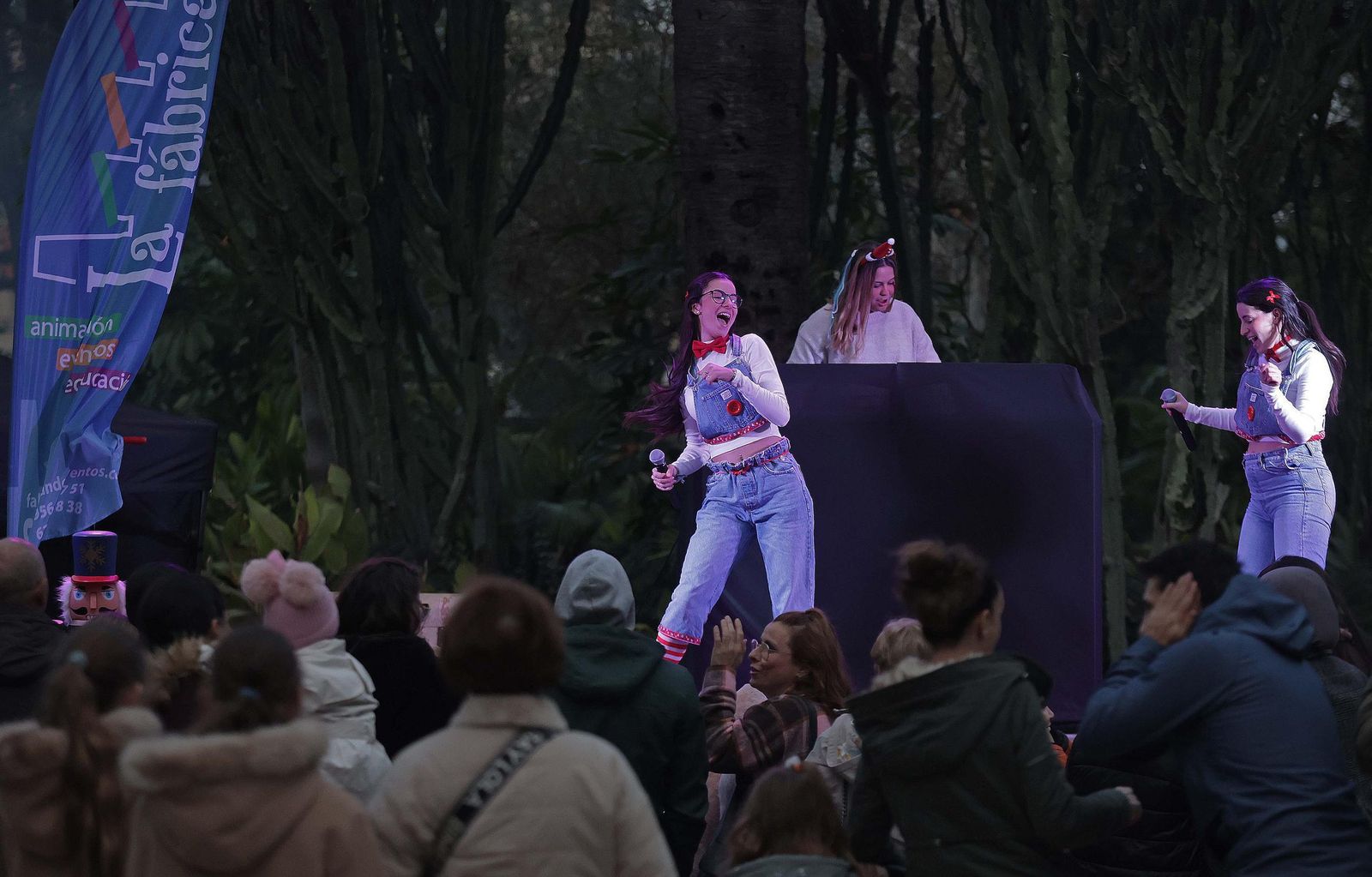 Las fotos del cantajuegos navideño en el Parque María Cristina de Algeciras