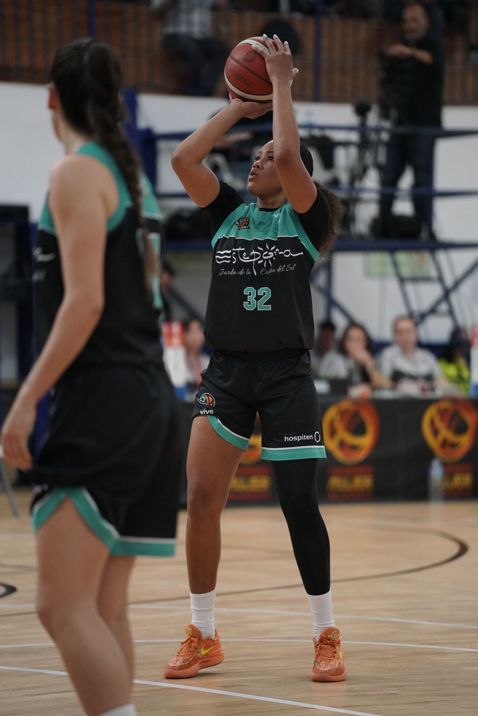 Ambientazo en Estepona para la Final Four de ascenso a Liga Femenina