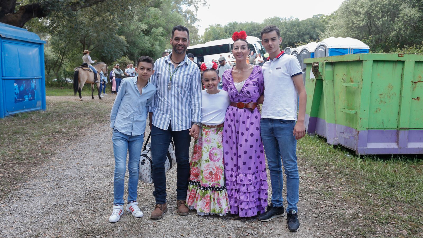 Búscate en las fotos del domingo en la romería de Los Barrios