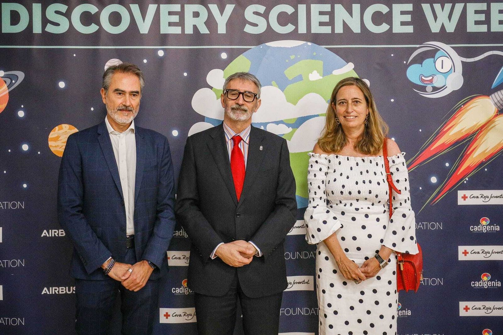 Ricardo Rojas, director de Airbus Operaciones España; Francisco Piniella, rector de la UCA; y María Jesús Mosquera, vicerrectora de Política Científica. María Jesús Mosquera, vicerrectora