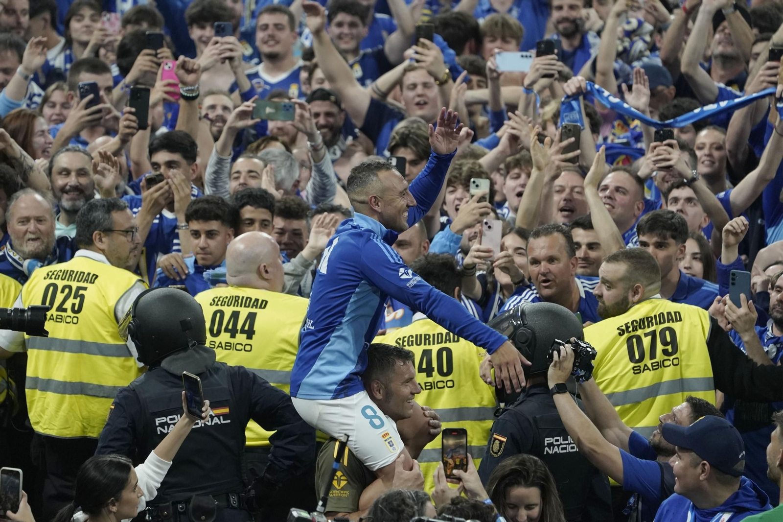 Las fotos del ascenso del Oviedo ante el Mirandés
