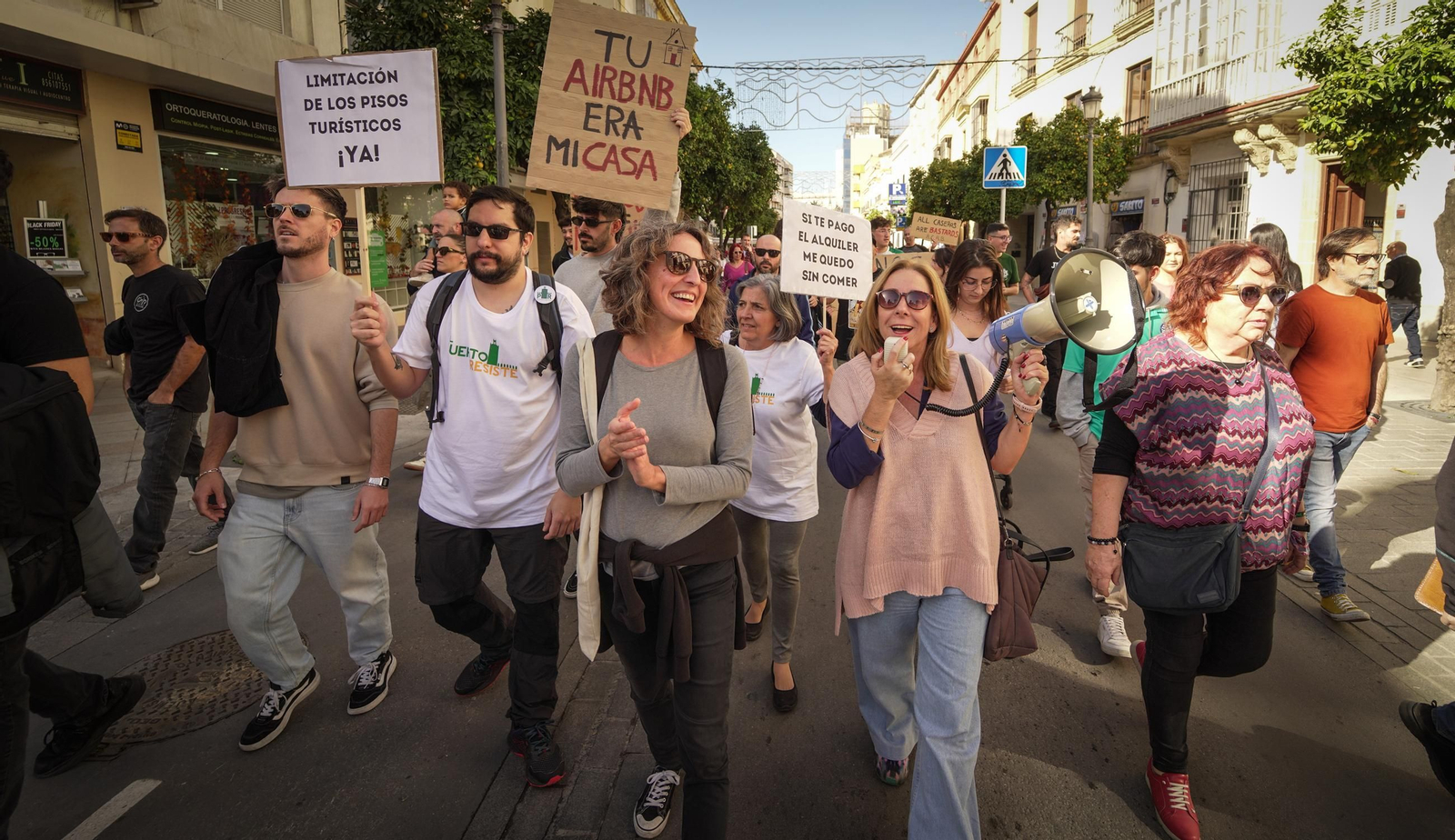 Imágenes de la numerosa participación en la manifestación 'Jerez por la Vivienda'
