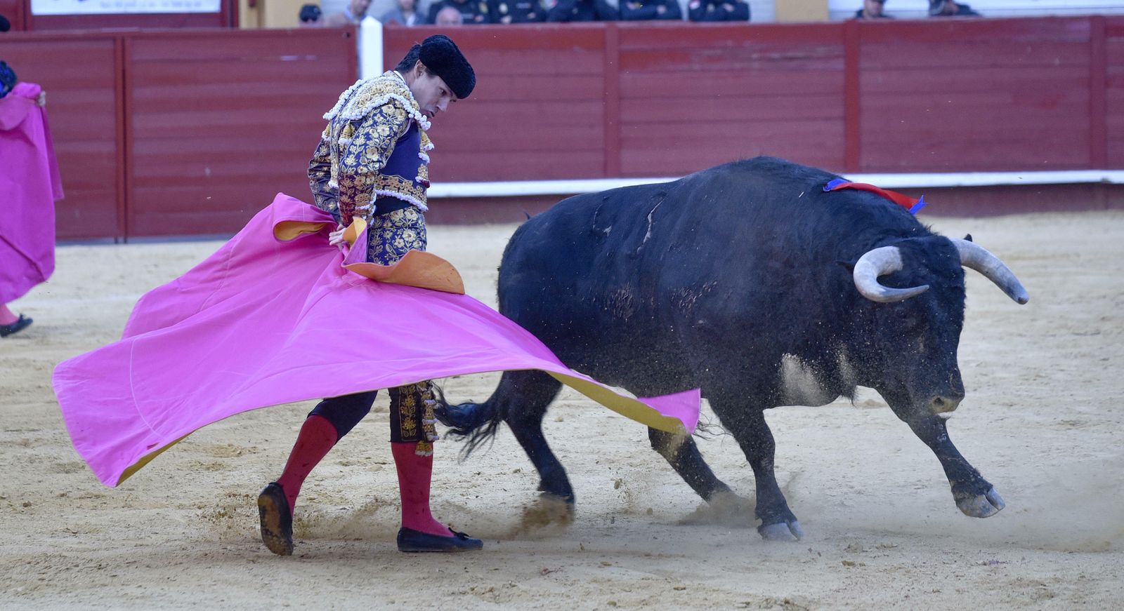 Las imágenes de la corrida en Morón con la reaparición de Jesulín de Ubrique