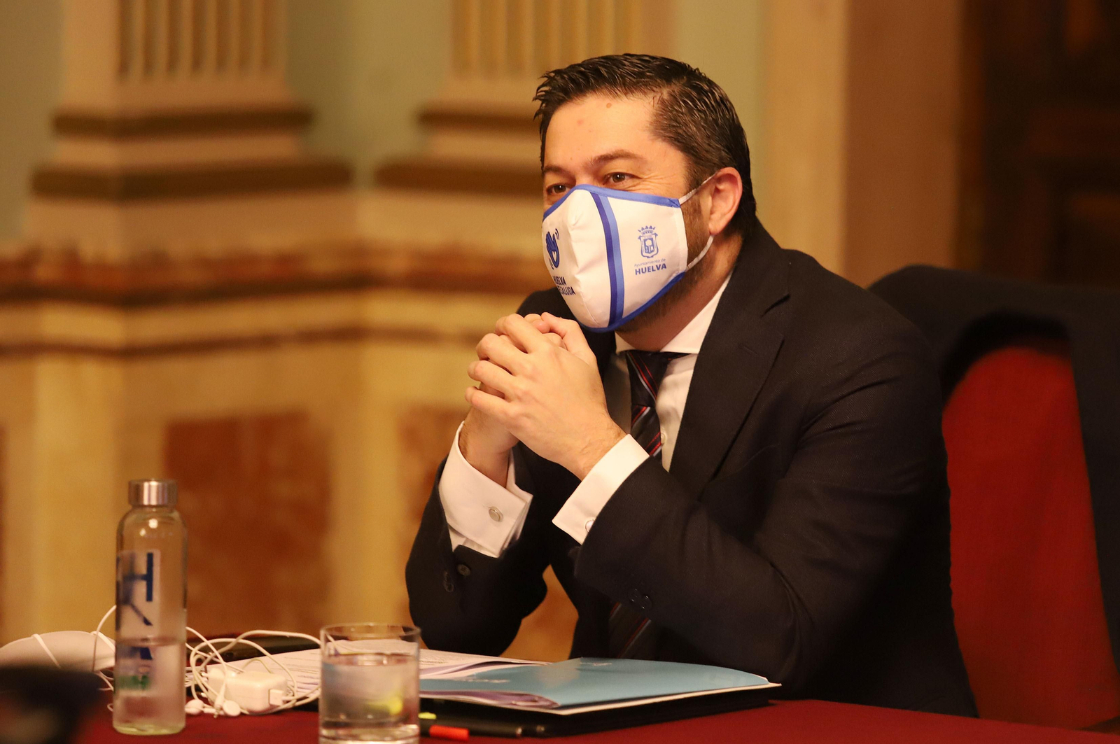Imágenes del pleno del Ayuntamiento de Huelva celebrado de manera virtual