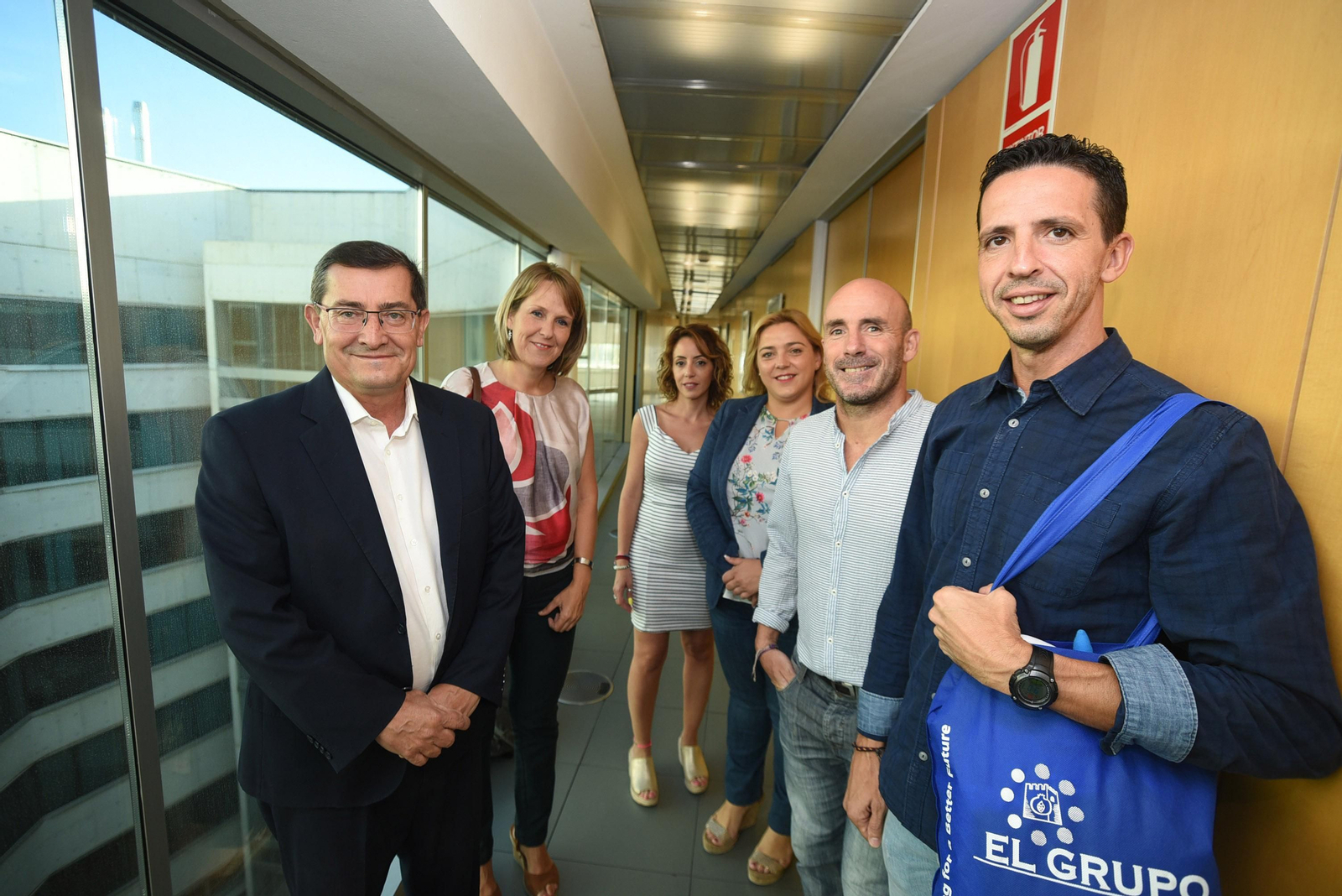 El presidente de la Diputación y la diputada de Deportes reciben a los dos campeones veteranos en el mundial de Corea del Sur, José Javier Olea y Juan Luis López, a la derecha, y a la alcaldesa de Castell.
