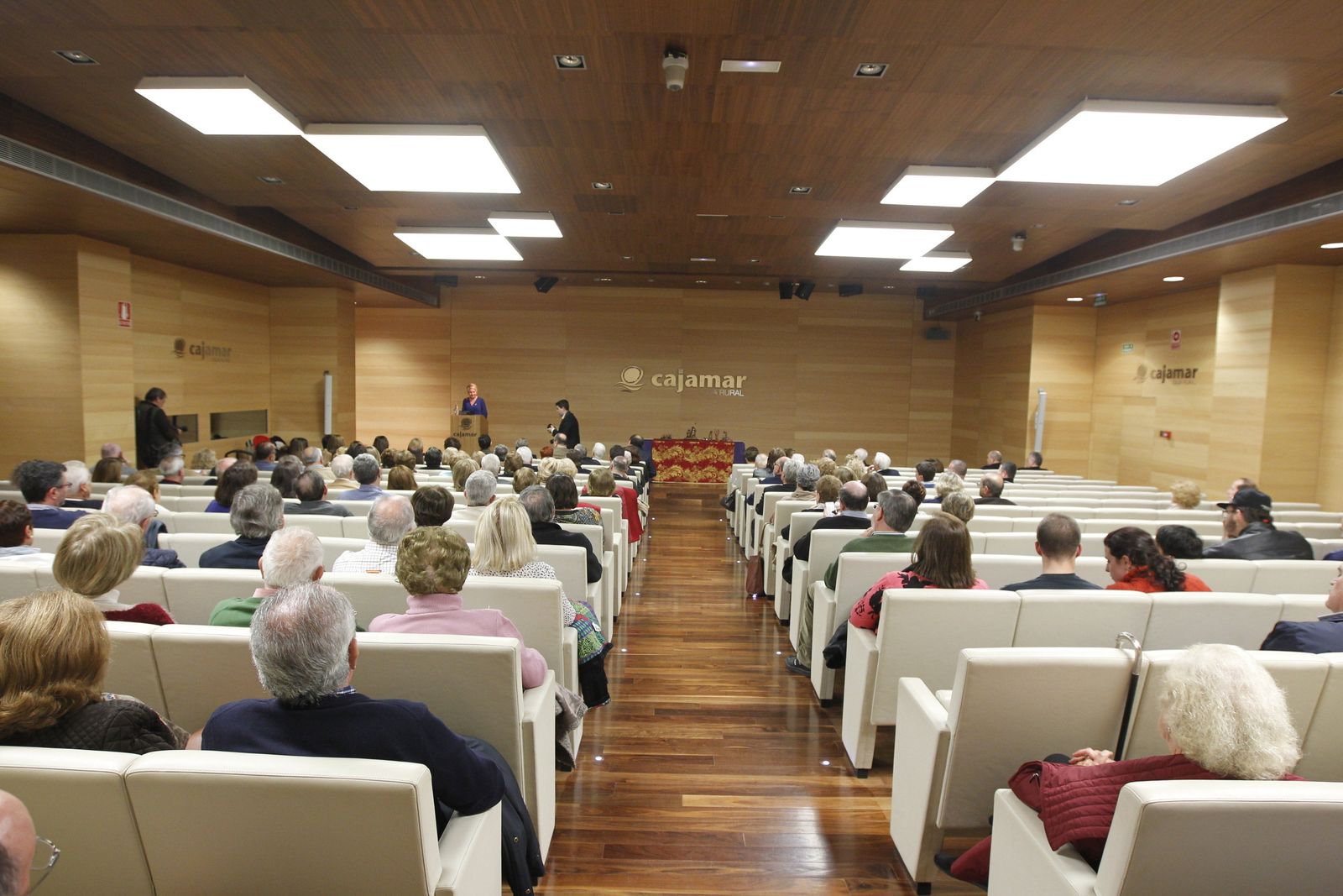 Vivencias y recuerdos en el pregón navideño dictado por Eloísa Cabrera