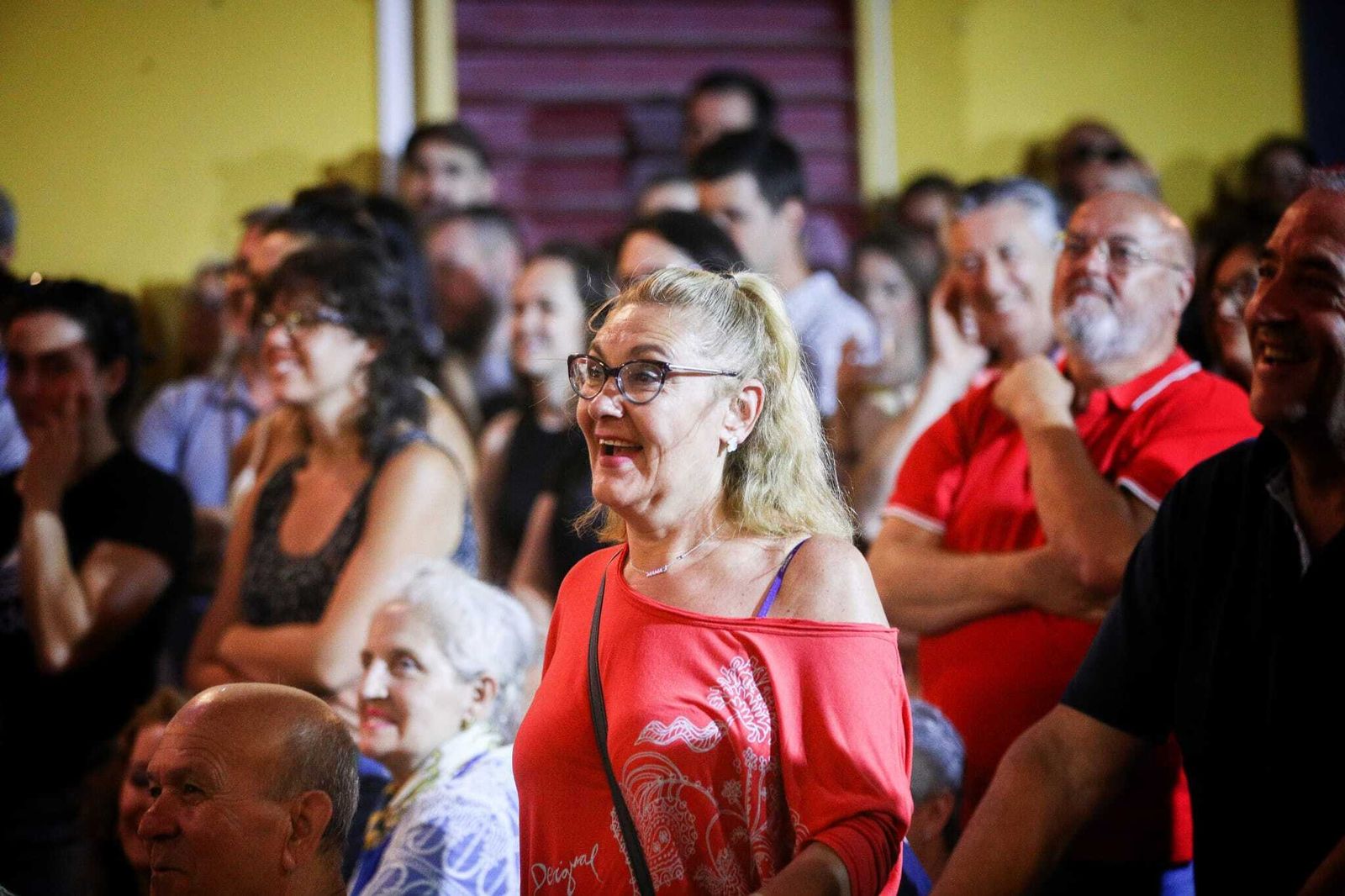 La noche del viernes de Carnaval en Cádiz, en imágenes