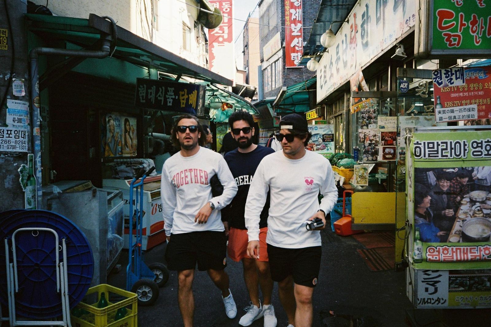 Los integrantes de Yall han grabado el videoclip de su tema 'Together' en Corea del Sur.