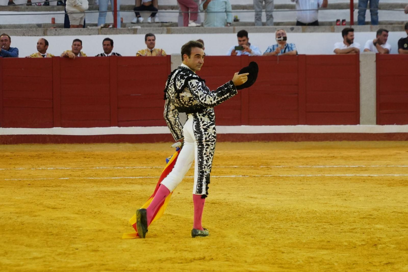 La despedida de Enrique Ponce de los ruedos en Pozoblanco, en imágenes