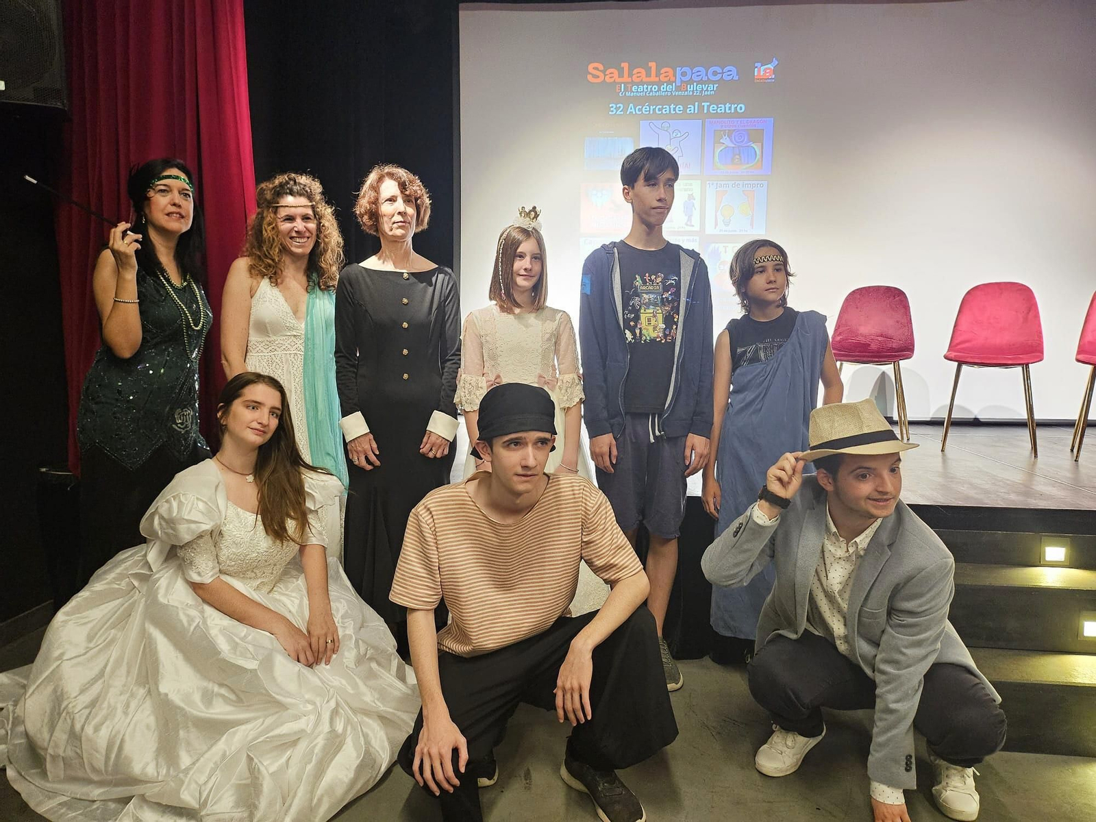 Actores y actrices de La Paca durante la presentación de la nueva muestra teatral.