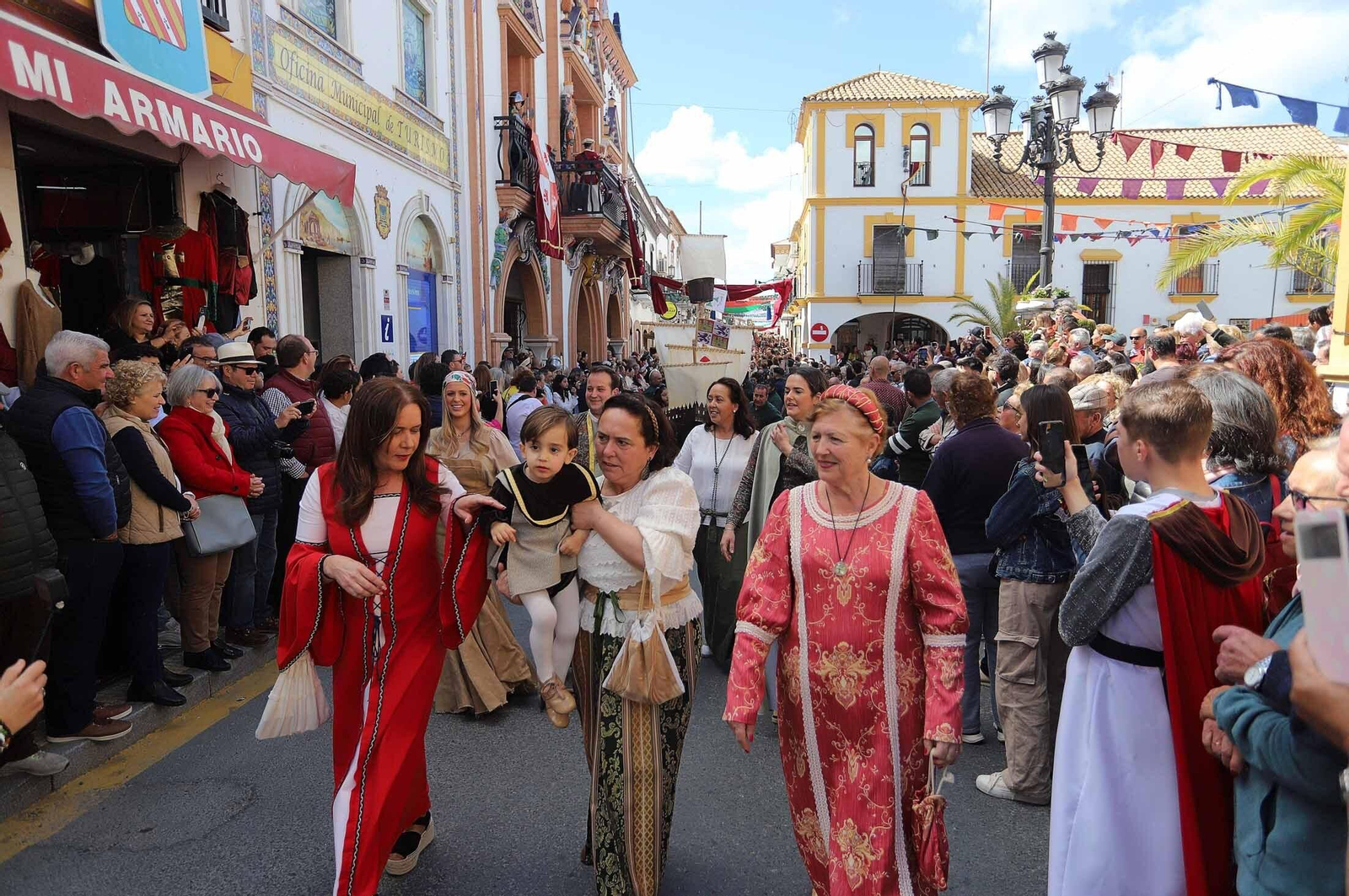 Imágenes del gran ambiente en la Feria Medieval de Palos de la Frontera, Huelva