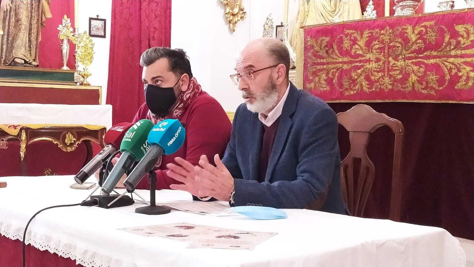 El hermano mayor y el fiscal de la hermandad de los Desamparados, Antonio Martínez y Diego Maine, durante la presentación de los actos.