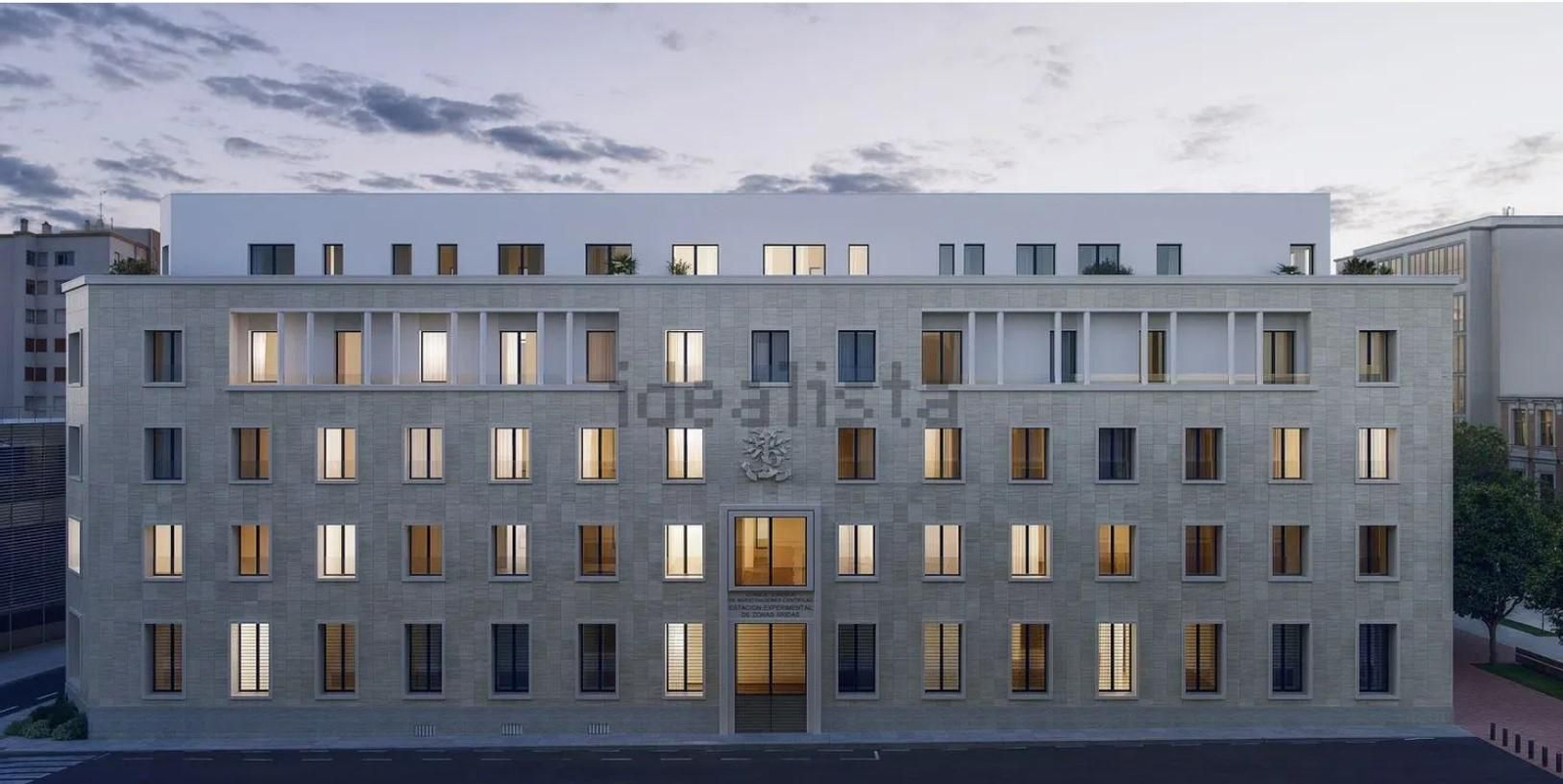 Fachada del edificio del CSIC de El Paseo, ahora con viviendas de lujo.
