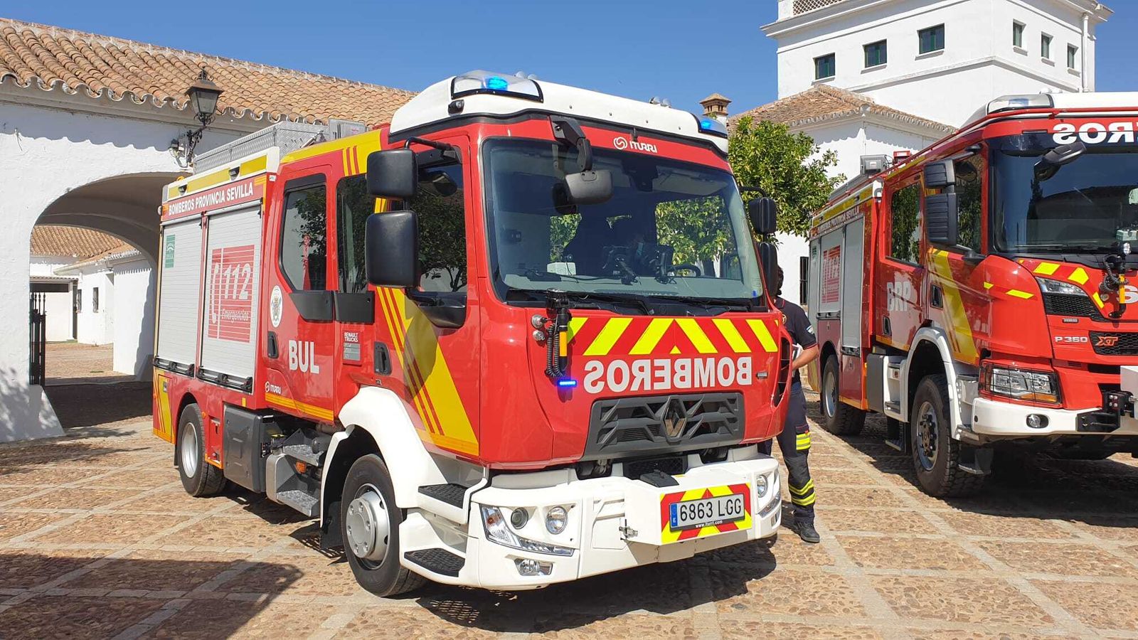 Vehículos del parque de bomberos de Osuna, en una imagen de archivo.
