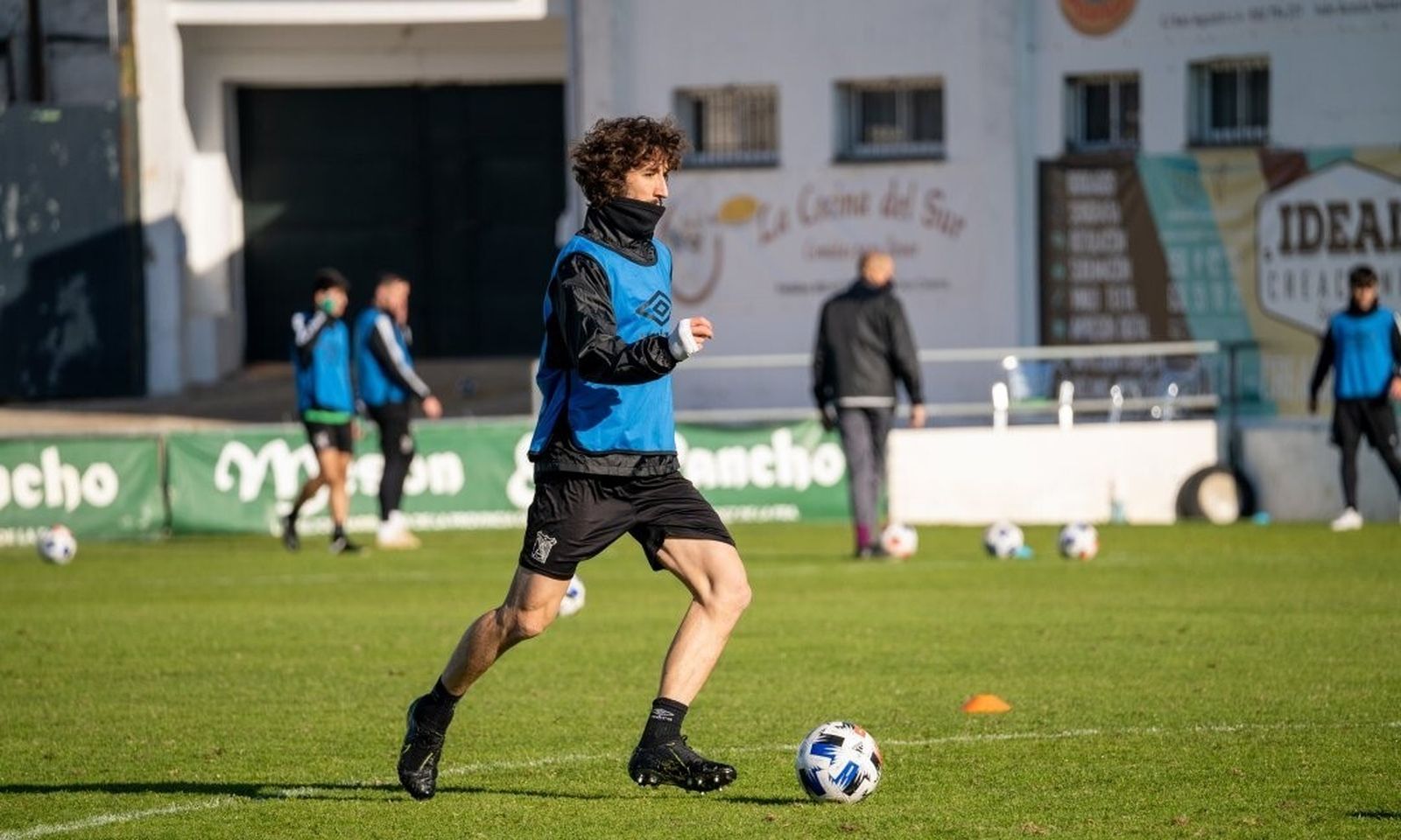 El central Javi Barrio es alta tras cumplir sus dos partidos de sanción.