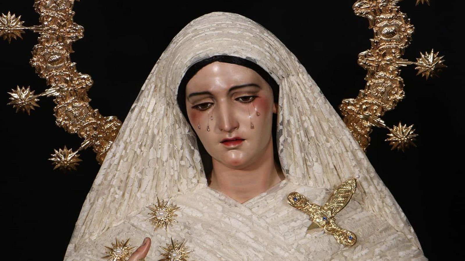 Nuestra Señora de la Salud en devoto besamanos