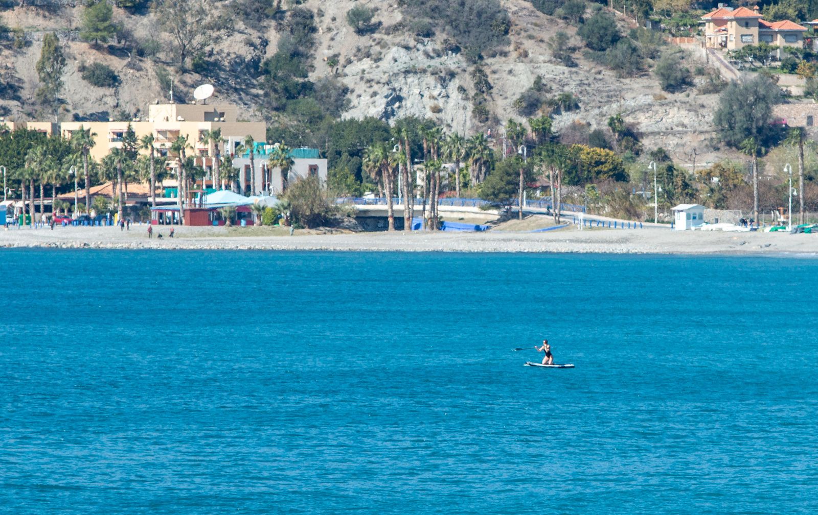 La Costa disfruta de un Día de Andalucía con viento, sol y playa