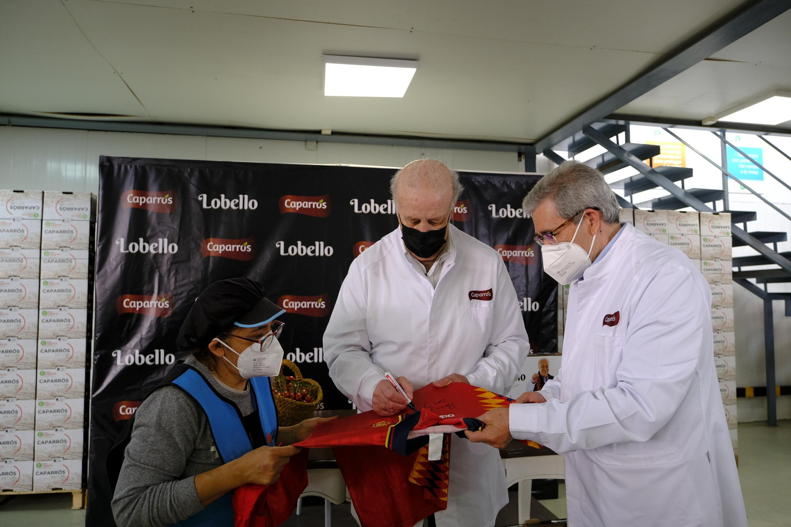 Fotogalería de la visita de Vicente del Bosque a Grupo Caparrós.