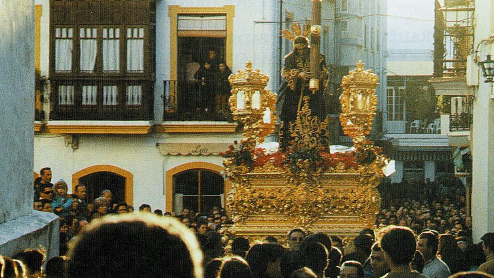 Nuestro Padre Jesús Nazareno por las calles de Ayamonte al amanecer