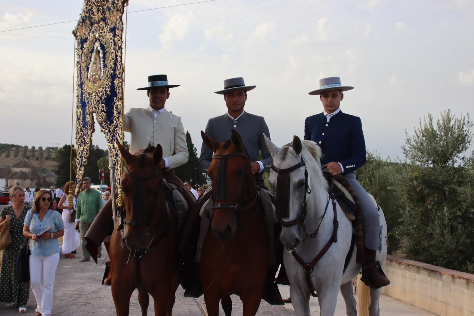 La procesión de Virgen del Valle de Santaella, en imágenes