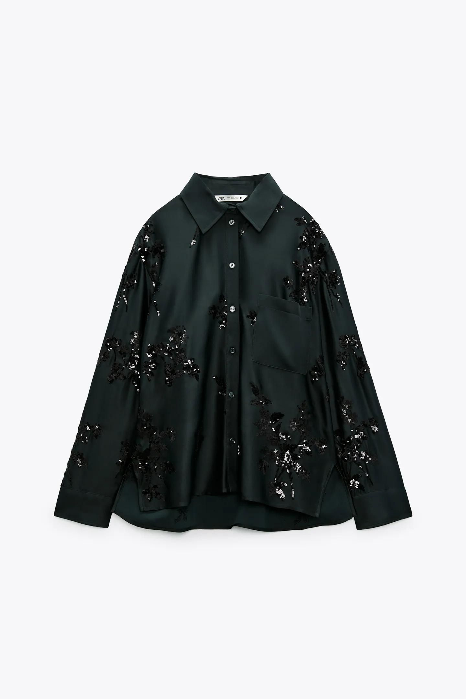 Camisa negra y de lentejuelas de Zara.
