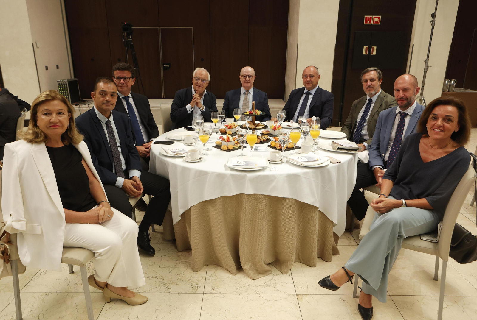 Imágenes de los asistentes al Foro Joly con Hugo Morán