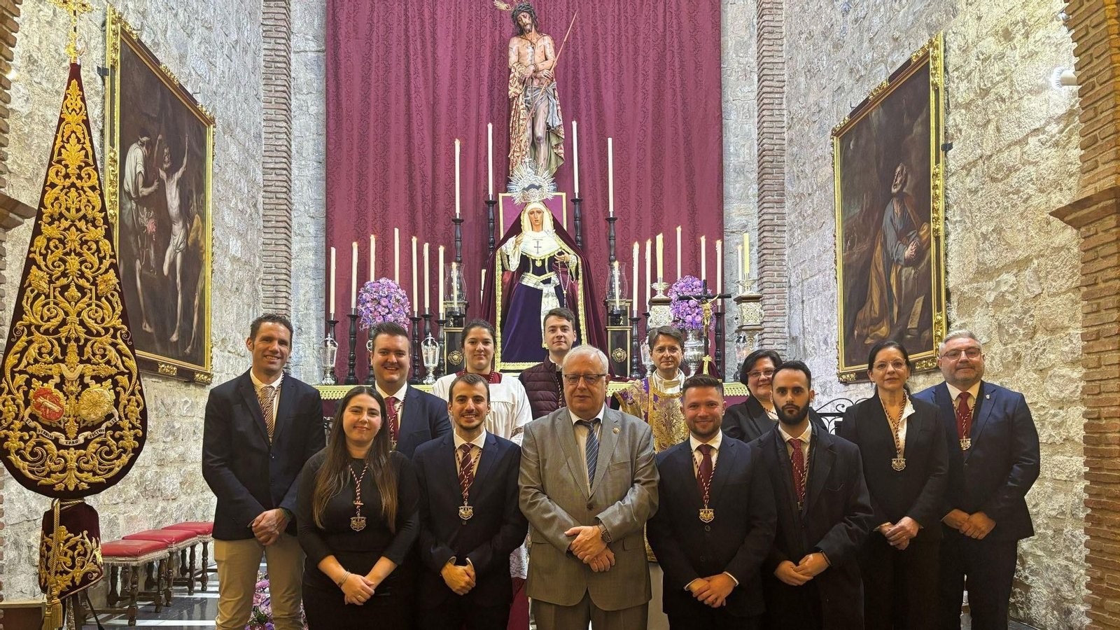 La junta de gobierno de la hermandad de la Sentencia durante sus cultos.