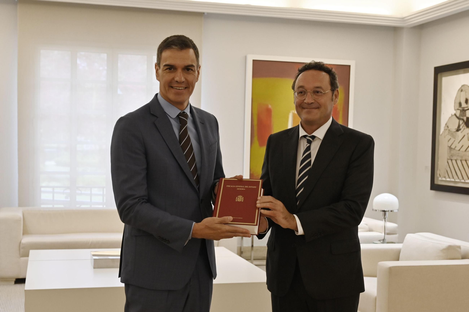 Pedro Sánchez, ayer con el fiscal general del Estado.