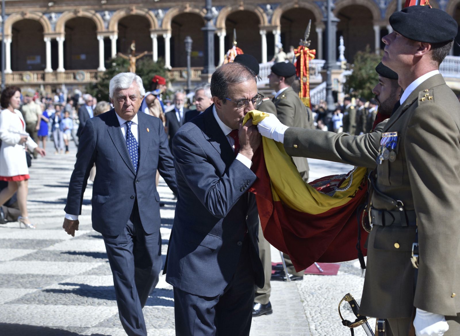 Las imágenes de la jura de bandera la Plaza de España