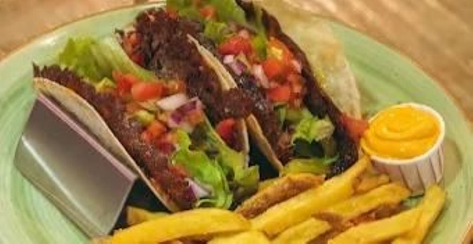 Dúo Taco Smash de la hamburguesería Salsa Chips.