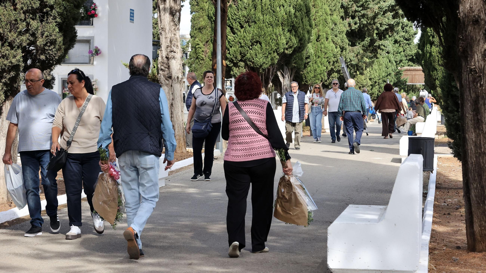 Día de Todos los Santos en el cementerio de Jerez
