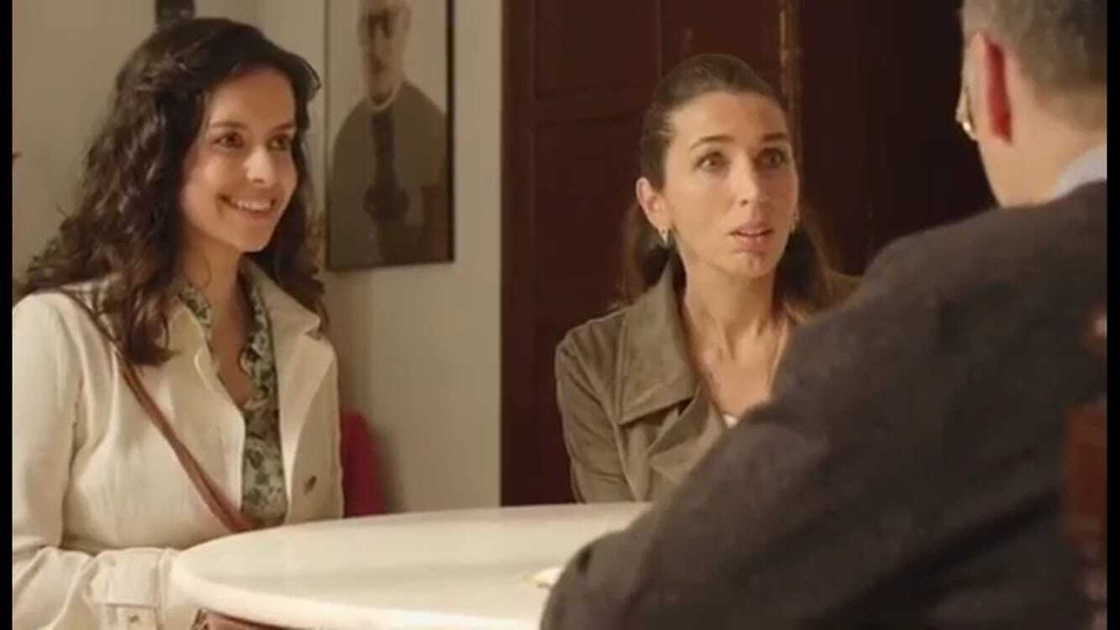 Rocío Marín, a la derecha, en la  escena que comparte con Joaquín Perles.