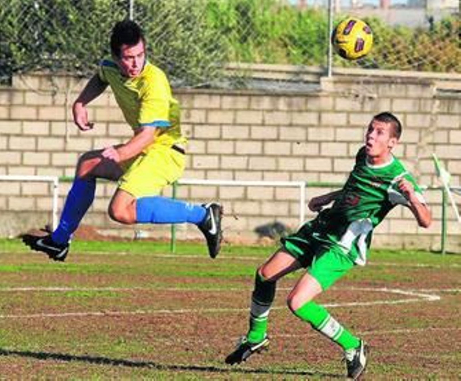 Un lance del partido de ayer en Los Cortijillos.