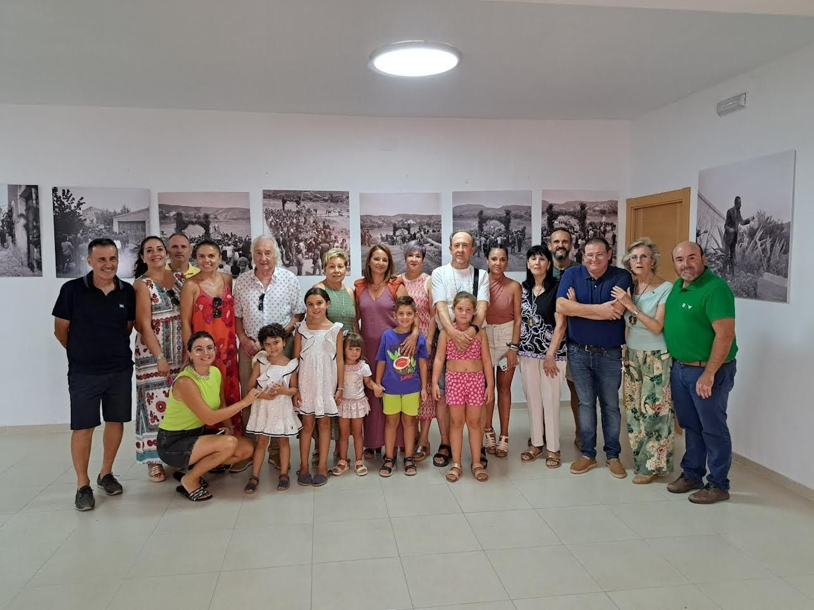 El autor es Antono Fábrega y corresponden a la Bajada de la Virgen de mayo de 1975