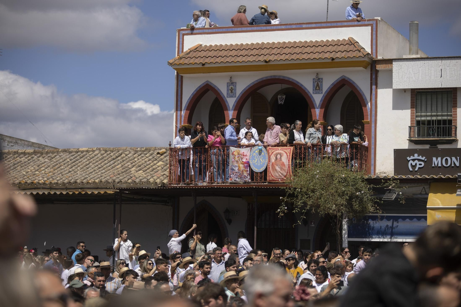 Las mejores imágenes de la procesión de la Virgen del Rocío en la aldea