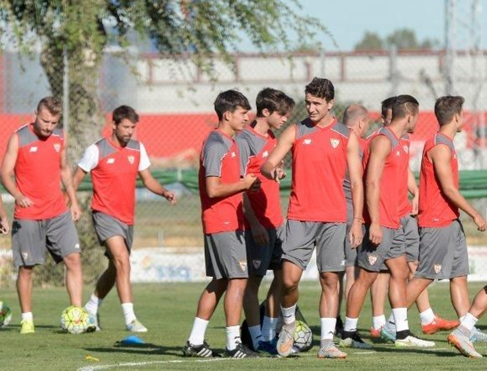 Emery se lleva 26 jugadores a Inglaterra