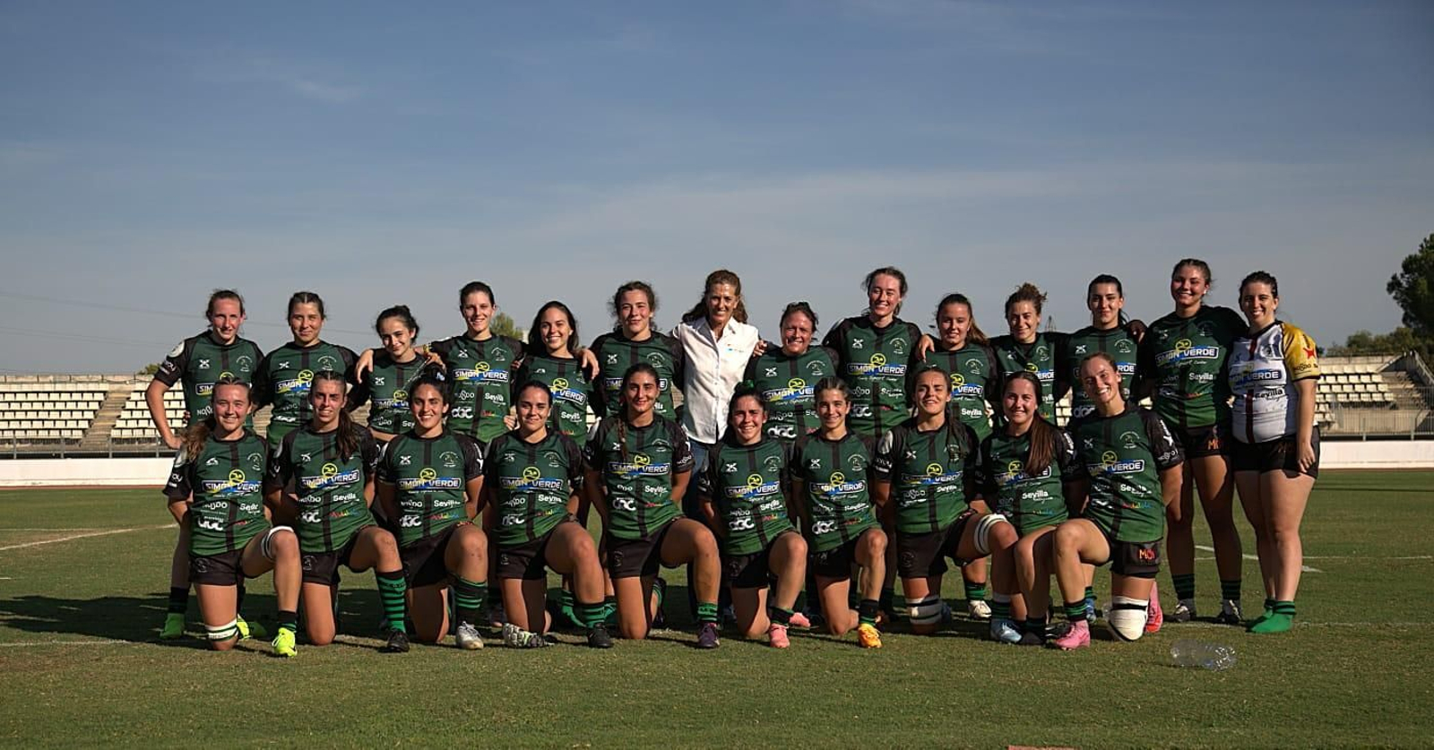 El equipo del Simón Verde Sport Cocos Sevilla posa antes del primer partido contra el Olímpico Pozuelo.