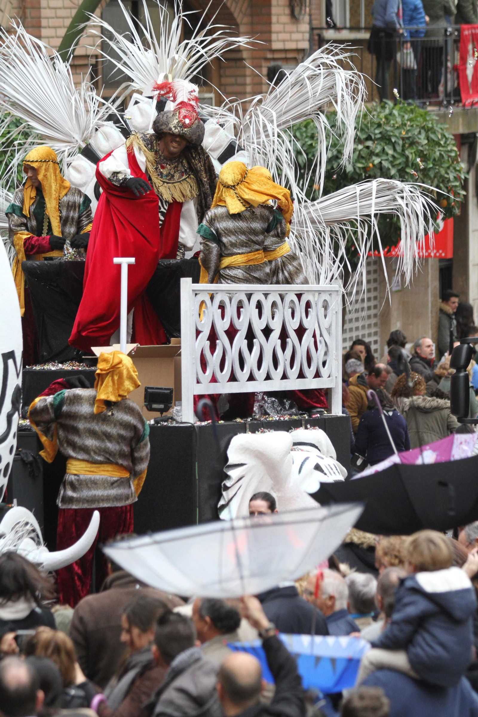 Cabalgata de los Reyes Magos 2018: Melchor, Gaspar y Baltazar adelantan su salida para llenar de ilusión las calles de Huelva